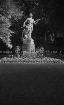 Groupe sculpté On veille dit statue du Gaulois (Nancy)